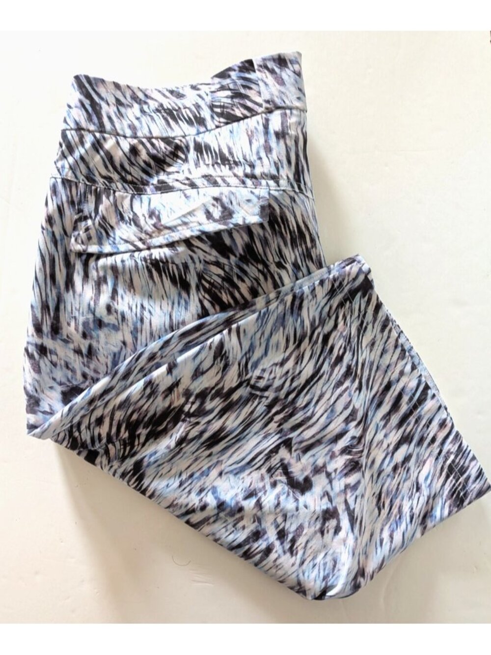 LIja Women's Knee-Length Capri Pants Mid Rise Blue Gray Blurred Edge Pattern 10